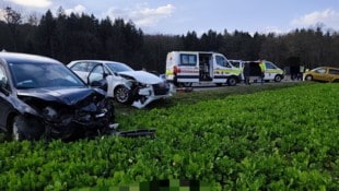 Die drei schwer beschädigten Pkw