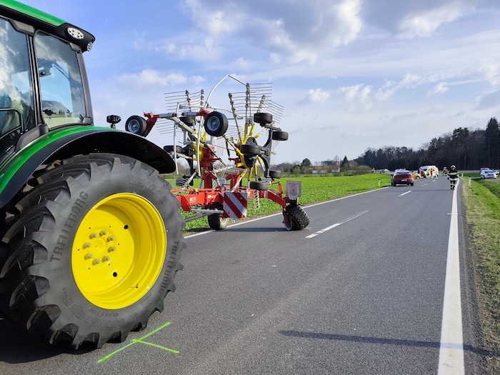 In diesen Traktor krachte die 23-jährige Pkw-Lenkerin.