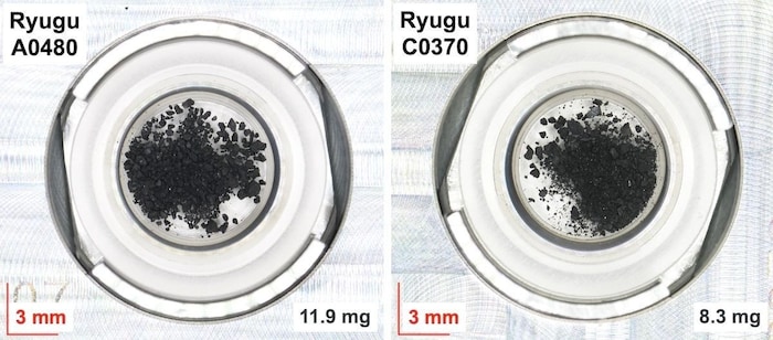 Zwei Bodenproben des kohlenstoffhaltigen Asteroiden Ryugu