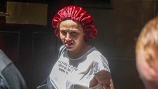 Doja Cat verlässt im Dezember 2025 ein Hotel in Sydney mit Dsuchhaube ...