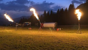 Eine Werkfeuerwehr aus Bayern half beim kontrollierten Abbrennen des Gases.