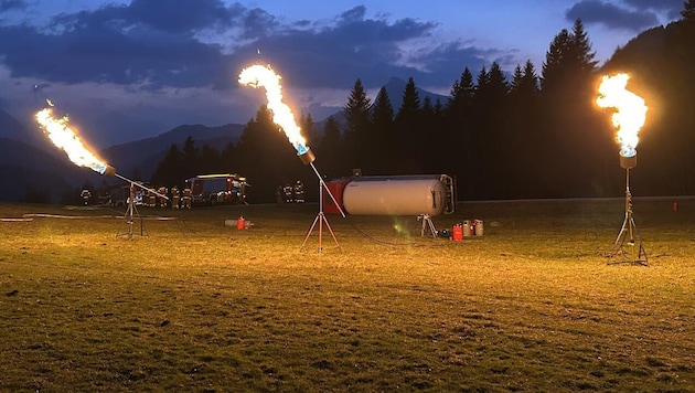 Eine Werkfeuerwehr aus Bayern half beim kontrollierten Abbrennen des Gases.