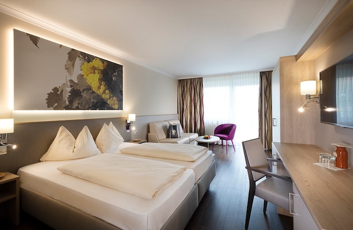 Auch die Zimmern des Vitalhotels laden zum Entspannen ein.