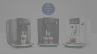 Der Konsument und Stiftung Warentest Testsieger 2025, die E6 von Jura, ist in den Farben Piano ...