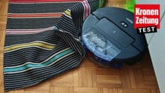 Mithilfe seines Lichtstrahls erfasst der Dyson-Roboter Verschmutzungen und bewertert ...