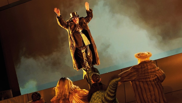 Nicholas Ofczarek steht in dieser Produktion unter anderem mit Stefanie Reinsperger, Nils ...