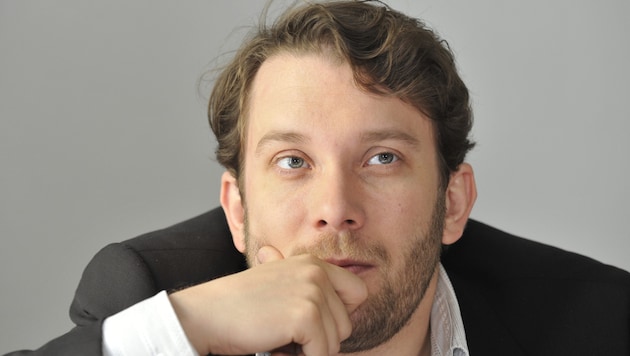 Christian Ulmens Anwalt hat im Streit um die Vorwürfe von Collien Fernandes nun einstweilige ...