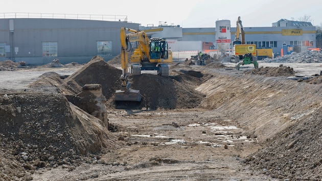 Am Donnerstag ist der Spatenstich erfolgt. Aufgrund des Platzmangels wird auch unterirdisch ...