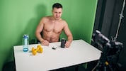 Viele Fitness-Influencer werben für Nahrungsergänzungsmittel zum Muskelaufbau.