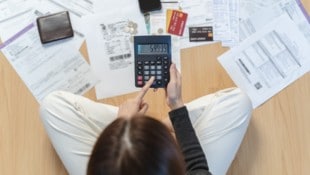 Was tun, wenn man in seinen Kreditunterlagen auf eigenartige Gebühren stößt? Rat holen!