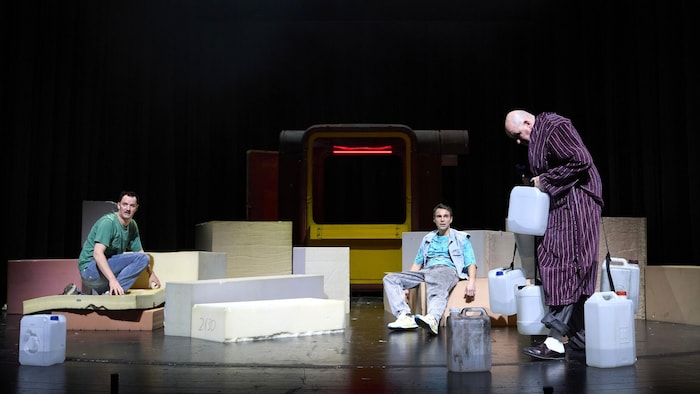 Erster Einblick in die Inszenierung von „Radio Sarajevo“ in den Linzer Kammerspielen