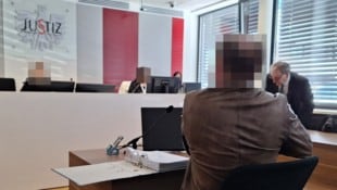 „Es hatte alles seine Richtigkeit“, sagt der Angeklagte beim Prozess am Landesgericht ...