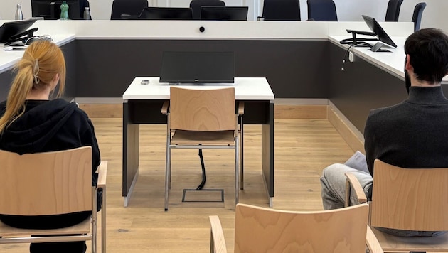 Die beiden jungen Angeklagten wurden getrennt hingesetzt