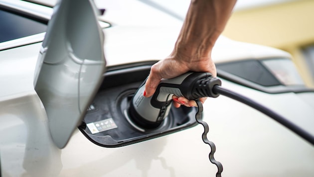 Durchschnittlich verbrauchen E-Autos 18 bis 20 kWh auf 100 Kilometern.