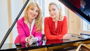 Frauenpower in der polnischen Botschaft: Pianistin Donka Angatscheva und Moderatorin Silvia ...