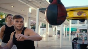 Im Doku-Film „Louis Theroux: Inside the Manosphere“ geht es bei den Influencern permanent ums ...