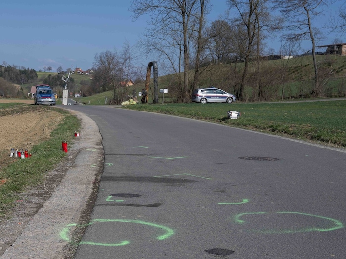 An der Unfallstelle wurden Kerzen aufgestellt.