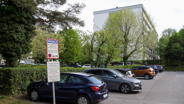 Die Parkplätze der Siedlung sollen verbaut werden.