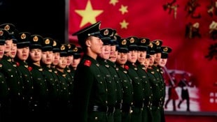 Die Volksbefreiungsarmee übt ständig invasionsähnliche Szenarien und hat damit eine mächtige ...