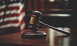 Die mittlerweile 16-Jährigen wurden zu jeweils sechs Monaten auf Bewährung nach Jugendstrafrecht ...