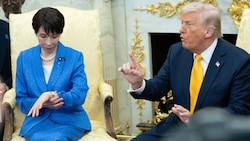 Die Frage eines Reporters, warum Japan nicht vorab über die Angriffe informiert worden sei, ...