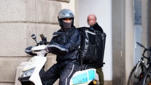 E-Mopeds werden ab Oktober unter die Kategorie der Kraftfahrzeuge gereiht (Symbolbild).