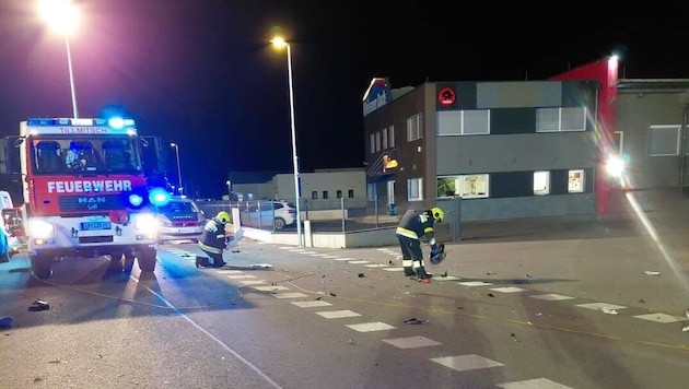 Die Feuerwehr Tillmitsch stand beim Unfall mit 15 Kräften im Einsatz.