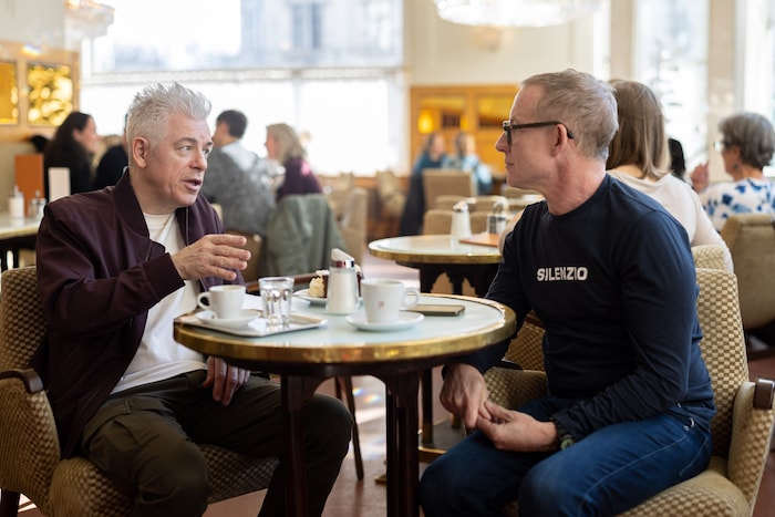 Michael Mittermeier beim Gespräch mit der „Krone“ im Wiener Café Prückel.