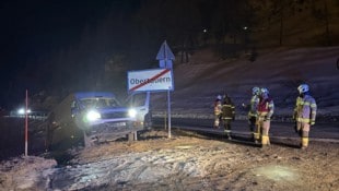 Der Lieferwagen wäre beinahe über einen Abhang abgestürzt.