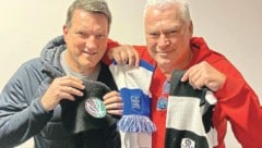 Herzog und Polster mit den Farben von Ried, Blau-Weiß und dem LASK.