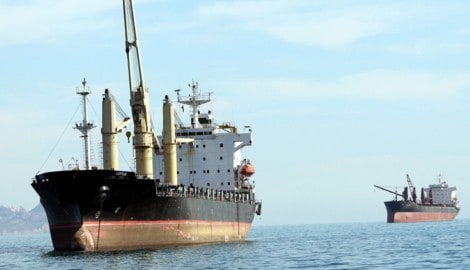 Die iranische Führung hat die Straße von Hormuz wieder für den Schiffsverkehr gesperrt ...