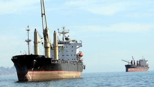 Die iranische Führung hat die Straße von Hormuz wieder für den Schiffsverkehr gesperrt ...