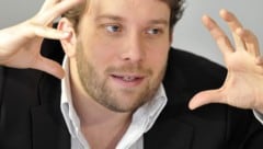 Christian Ulmen erzählte in der Vergangenheit, dass er als Jugendlicher am Telefon problemlos ...