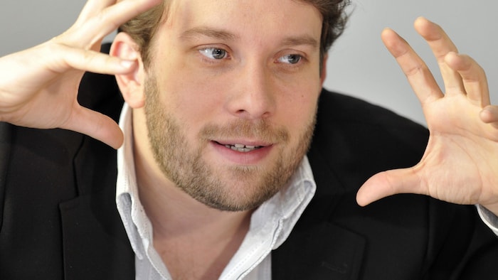 Christian Ulmen erzählte in der Vergangenheit, dass er als Jugendlicher am Telefon problemlos ...