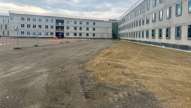 Der Rohbau steht: zwei der fünf „Finger“ der neuen Justizanstalt in Klagenfurt.