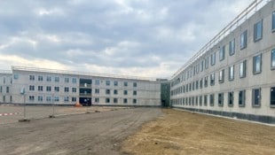 Der Rohbau steht: zwei der fünf „Finger“ der neuen Justizanstalt in Klagenfurt.