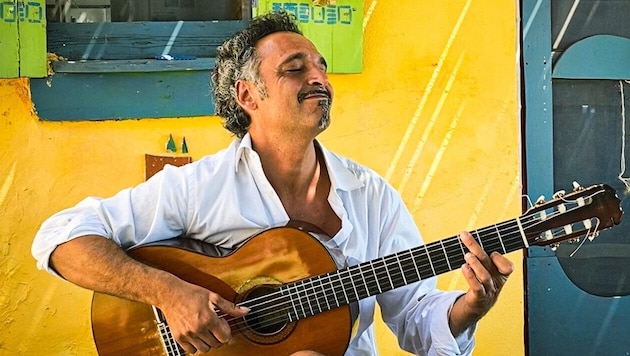 Manuel Randi, fulminanter Gitarrist und bekannt als Teil des Herbert Pixner Projekts