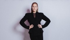 Die Sängerin, die uns „Atemlos“ macht, als neues Gesicht für die Designermarke Mugler: Elegant, ...