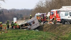 Durch den Aufprall wurde das Fahrzeug stark deformiert