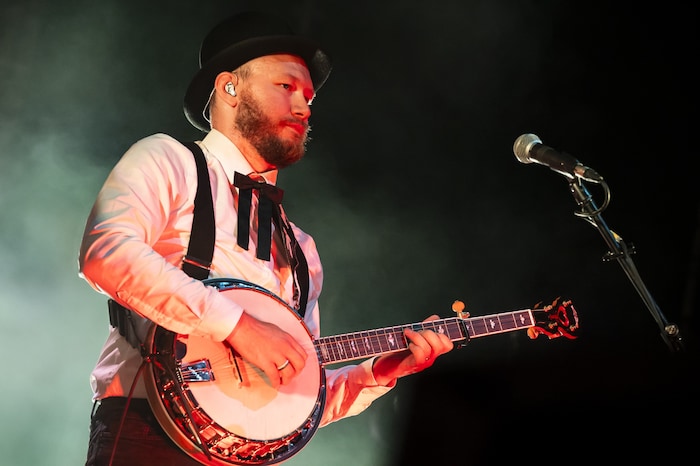 Wo andere in der Band einen Hang zur Klassik haben, lebt sich Banjo-Spieler Colton Crawford ...