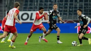 Riquelme (li.) und Liefering vergaben eine 2:0-Führung.