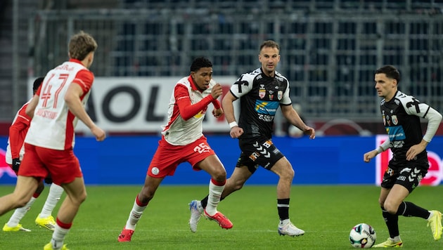 Riquelme (li.) und Liefering vergaben eine 2:0-Führung.