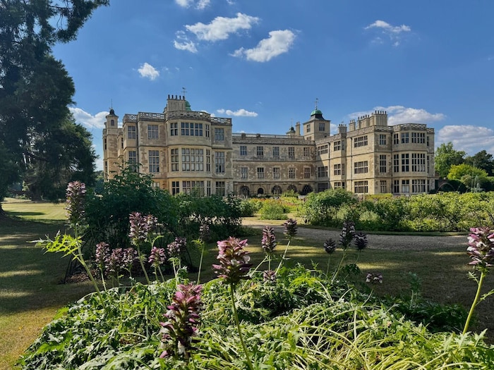 „Audley End House“ mit dem Parterre Garten.