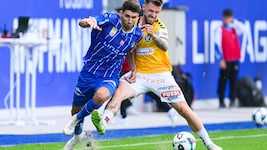 Die Rieder  (re. Pomer) sind wahre Linz-Experten (li. Pasic von Blau-Weiß). 