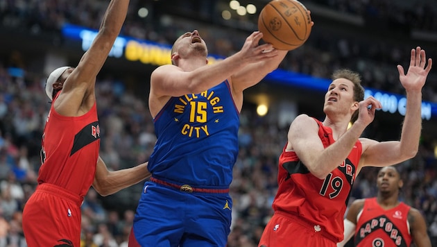 Jakob Pöltl führte sein Team mit 23 Punkten als persönliche Saisonbestleistung und elf Rebounds ...