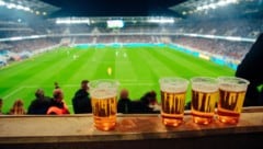 Unter fünf Euro ist im Stadion kaum noch ein Bier zu bekommen.