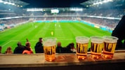Unter fünf Euro ist im Stadion kaum noch ein Bier zu bekommen.