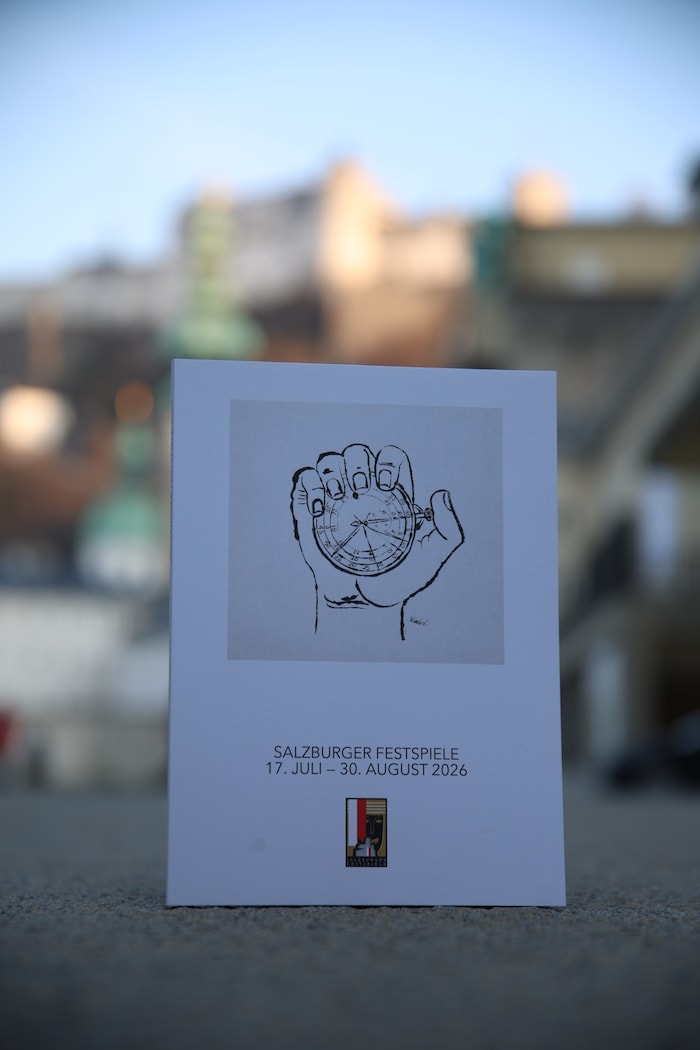 Das heurige Programm hat Markus Hinterhäuser noch gestaltet – mit einem Titelbild von Andy ...