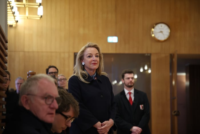 Präsidentin Kristina Hammer hielt sich gestern im Hintergrund. Auch ihr Posten wird demnächst ...