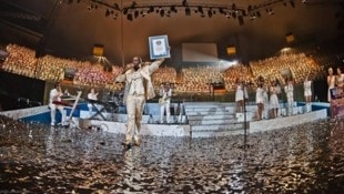 Sänger und Vocal-Coach Mano Michael auf der Bühne